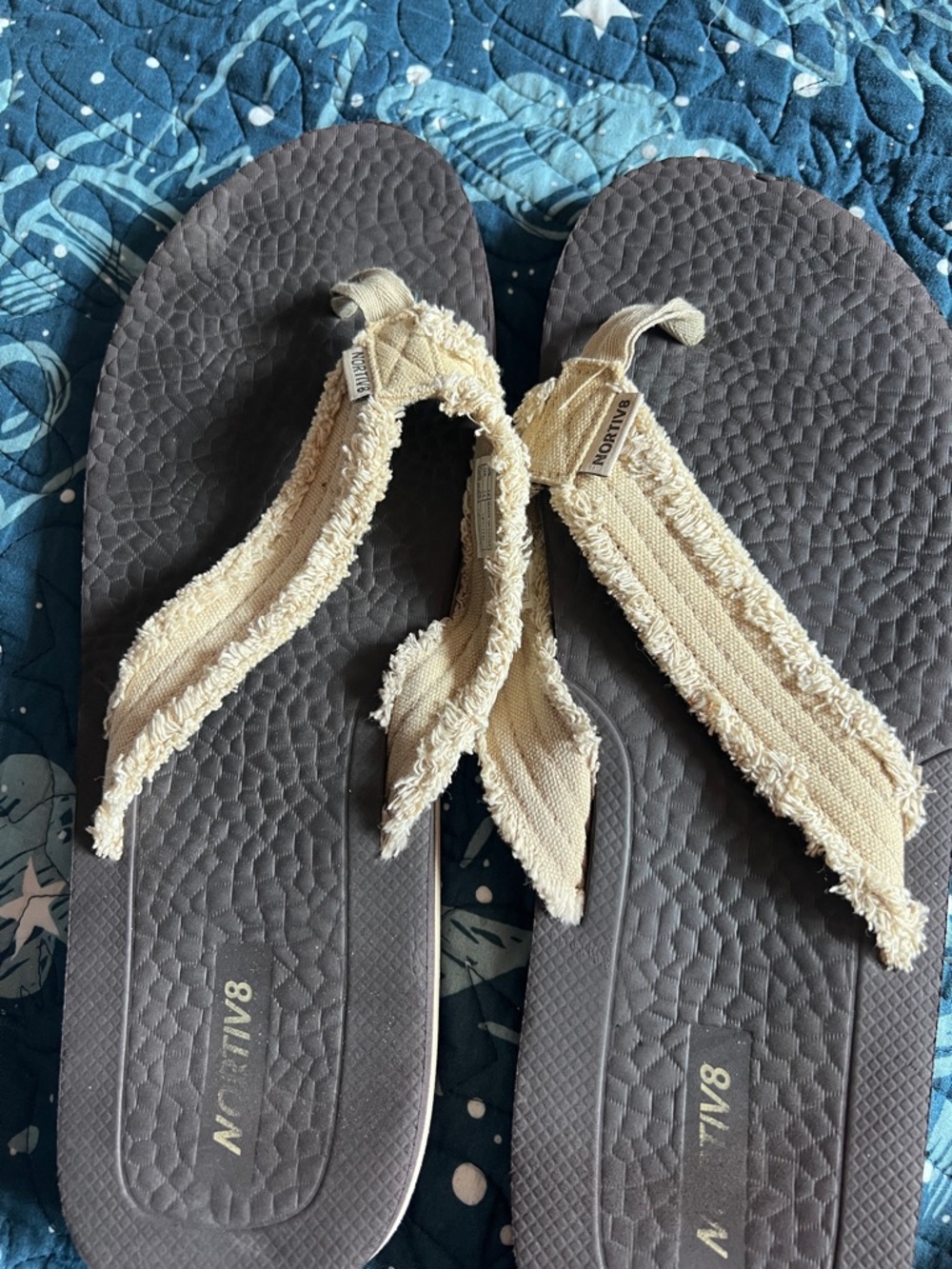 Casual Beige Strap Men's Flip-Flops - Comfortable Beach Sandals